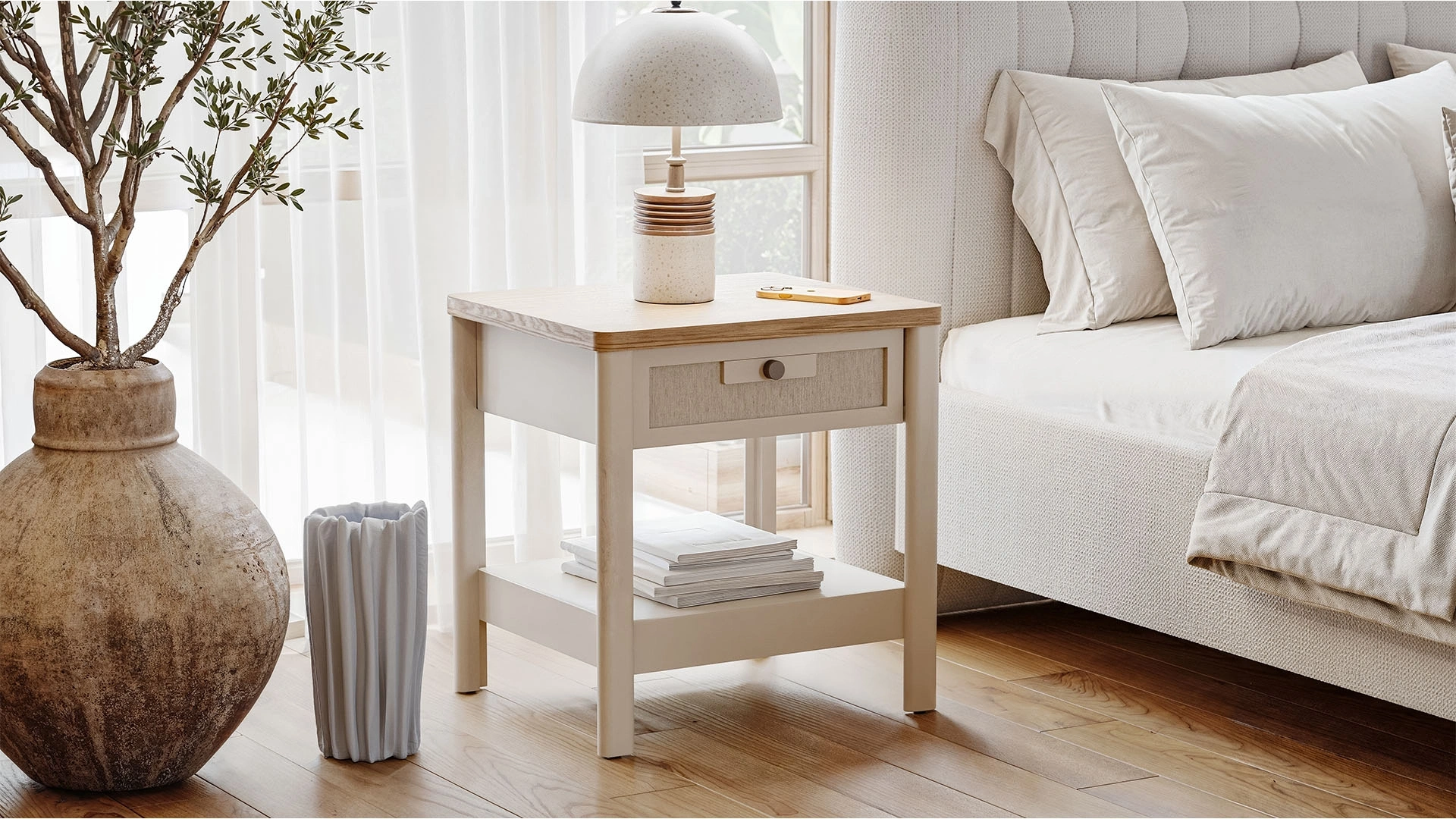 Linthe Table chevet