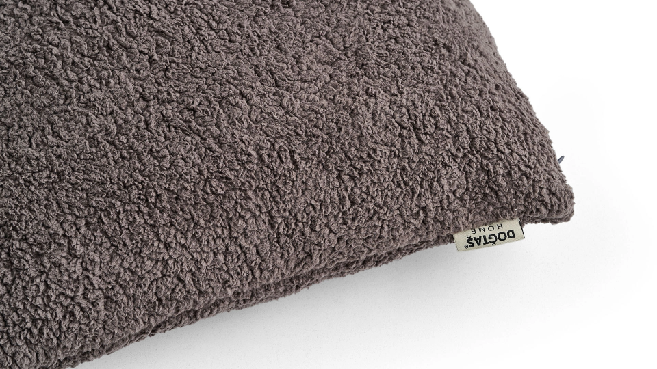 6a6b5ac1168ca 46059570 sw1920sh1080.png EUSIA – Coussin gris foncé – vue 3