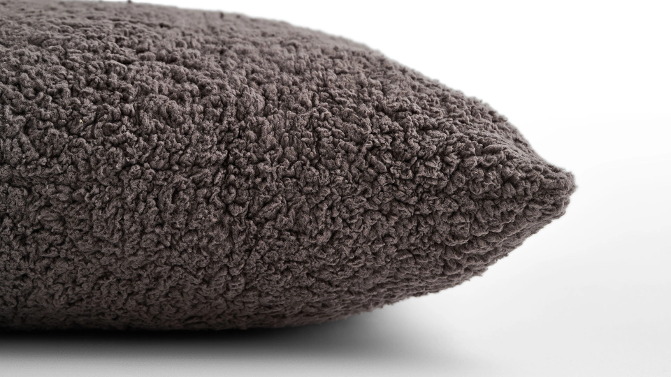 6a6b5ac25c2df 18526045 sw1920sh1080.png EUSIA – Coussin gris foncé – vue 4