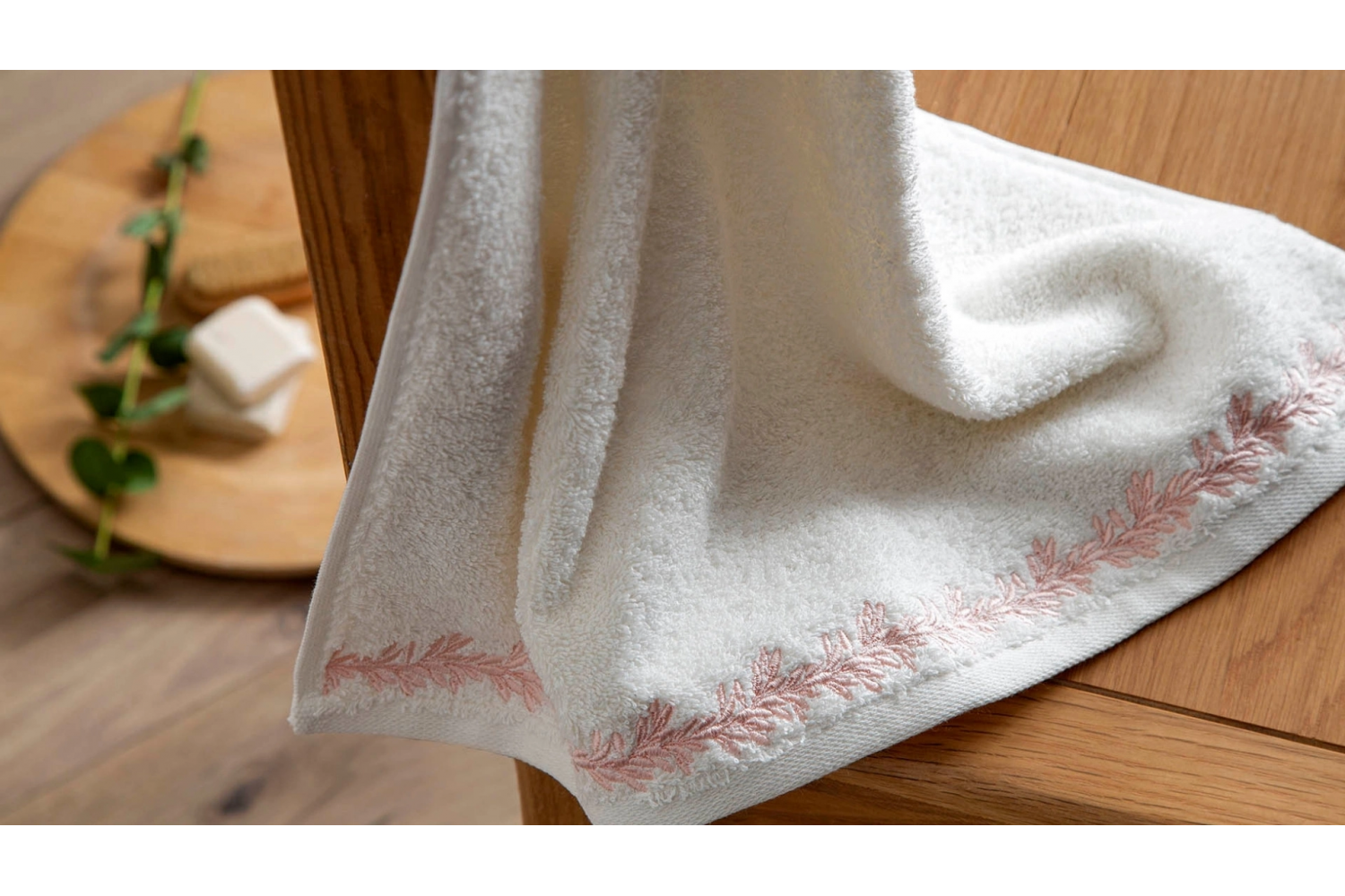 6a6b667d588dc 7137336 sw1920sh1080.png LOVA ELLA FACE TOWEL – Serviette de visage Ella