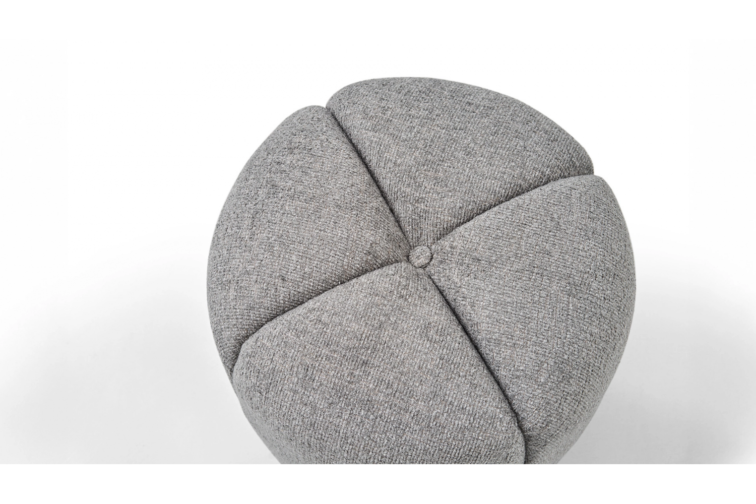 6a6b67b48530b 70983278 sw1920sh1080.png LOVA JUPITER SMALL OTTOMAN – Jupiter Small Ottoman – 400x400 cm – Réf. 2577 – vue 2