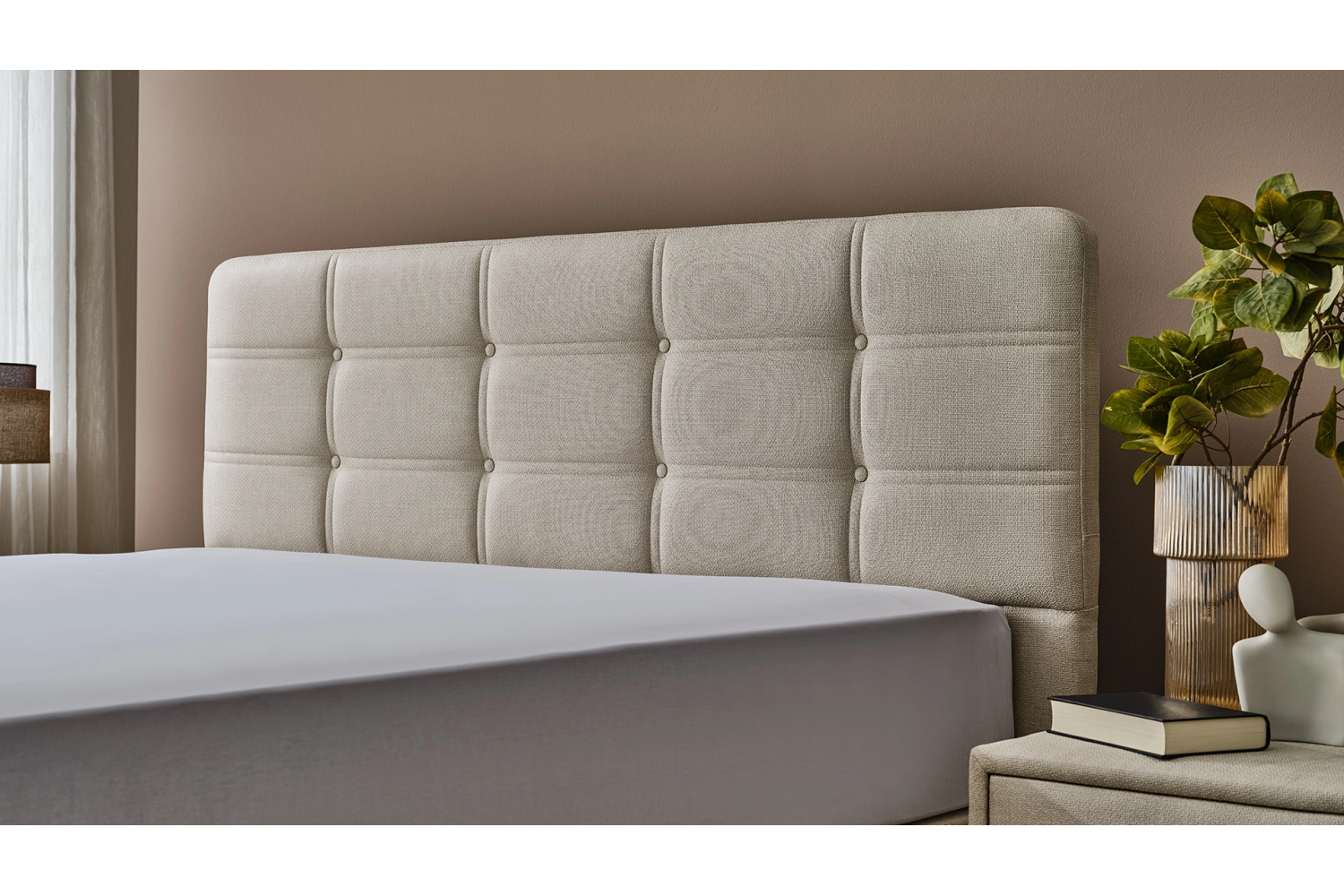 6a6b690c1d467 58590881 sw1920sh1080.png LOVA SANDES – Tête de lit – Réf. 0705