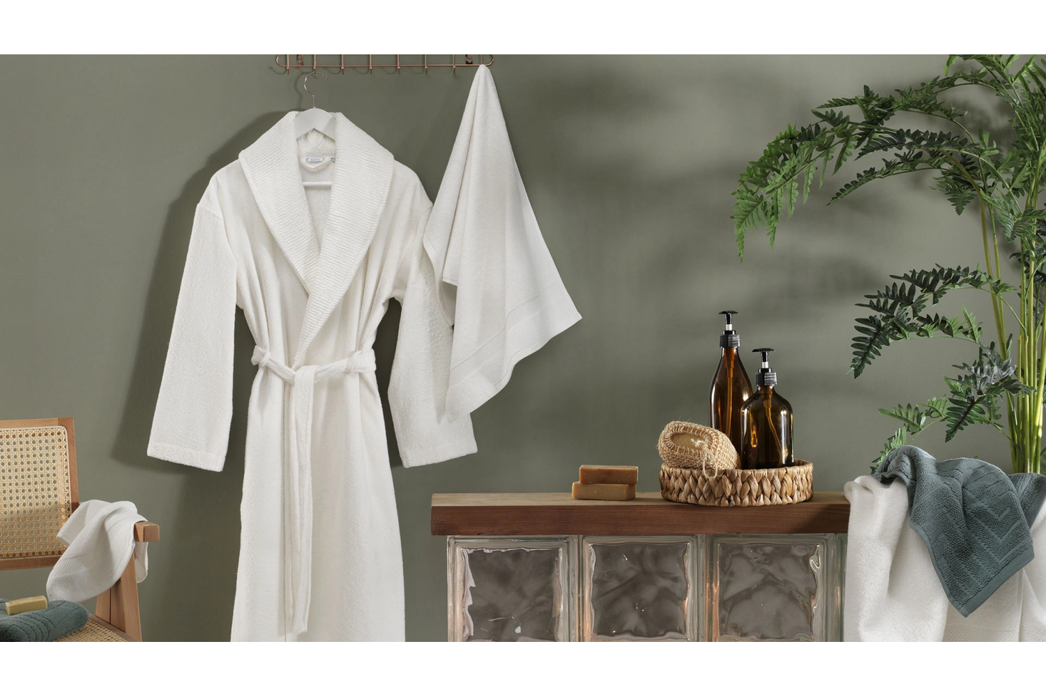 6a6b737d0f503 85442951 sw1920sh1080.png LOVA RICCI BATHROBE – Peignoir Ricci