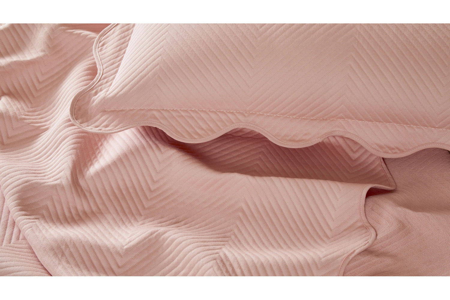 6a6b7cc93e471 76855565 sw1920sh1080.png LOVA SERENA SET – Couvre-lit – Réf. 2062 – vue 2